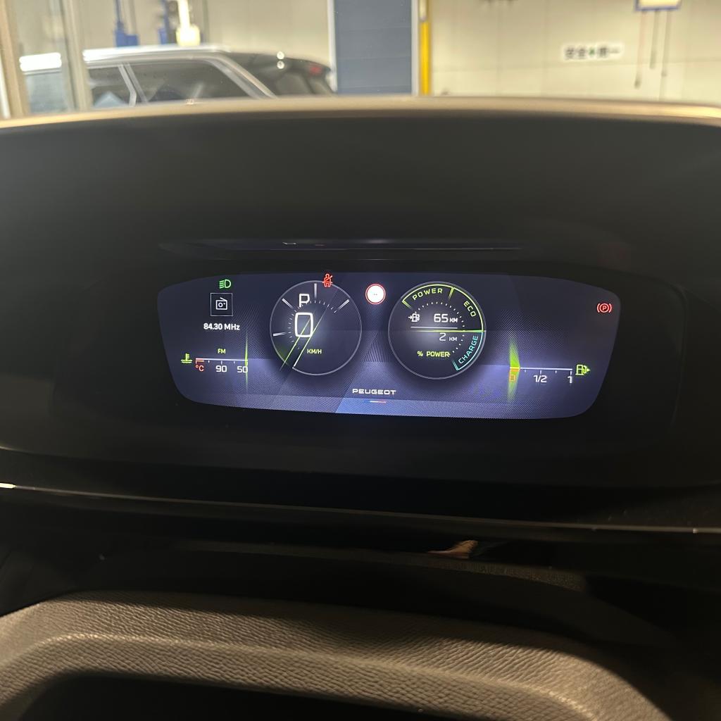NEW 308 HYBRID 本日から試乗可能です！
