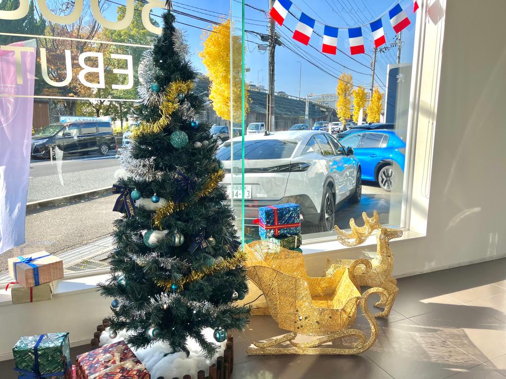 ショールームもクリスマスムードに…🎅🏻🤍