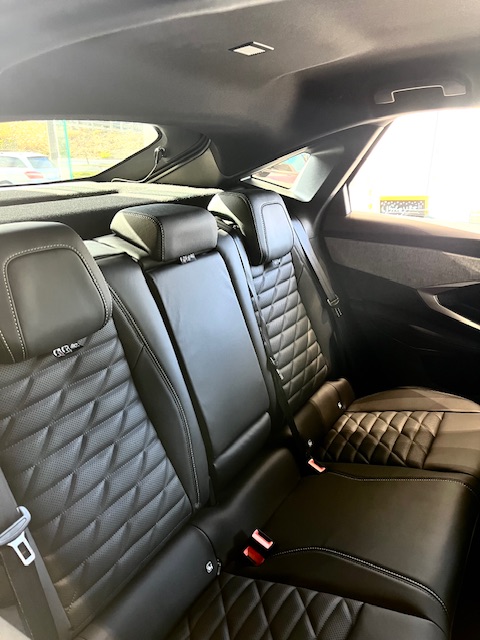 展示車入れ替えました🖤✨️