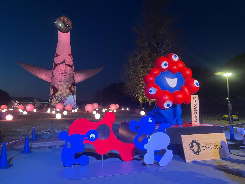 ミャクミャクと桜色の太陽の塔🌸