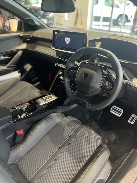 PEUGEOT 208 展示車のご紹介🤍